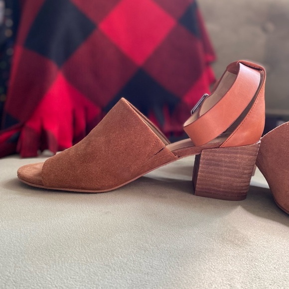 Marc Fisher Size 9 Cognac Suede Heeled Sandals - Picture 7 of 16